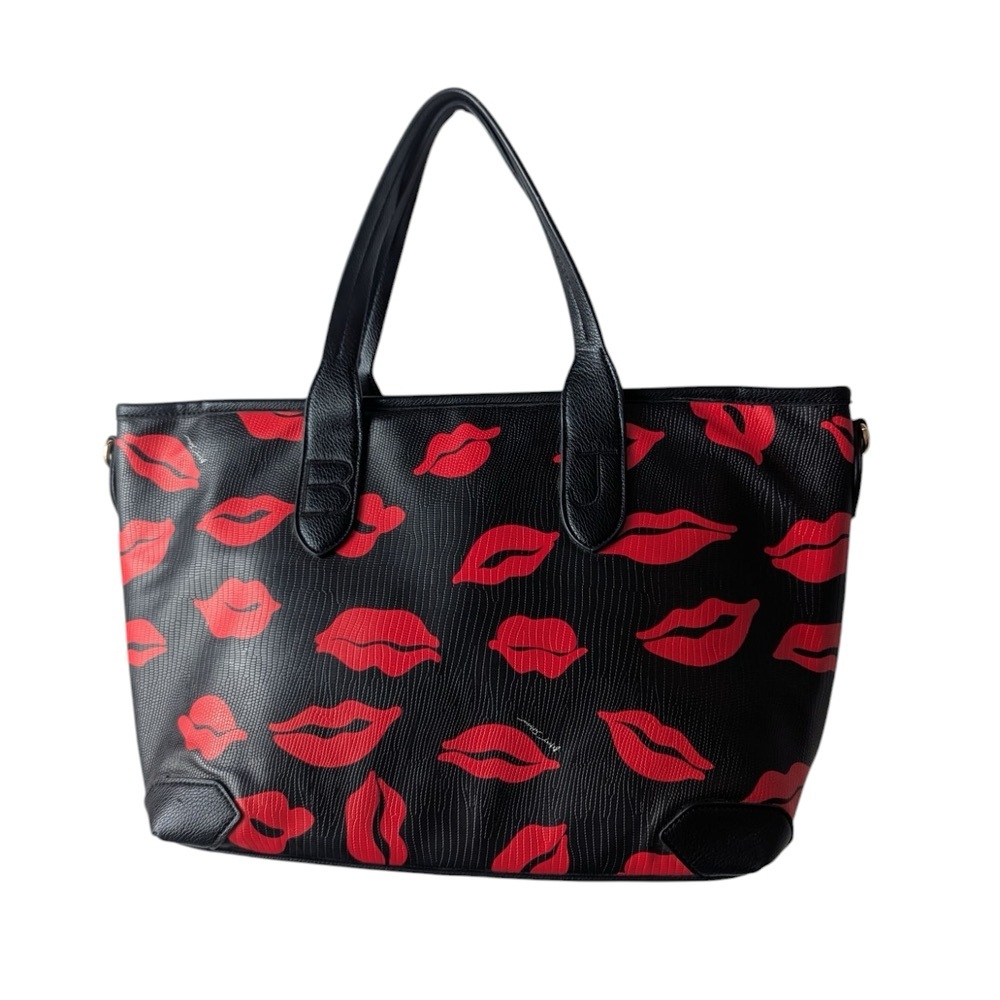 Betsey Johnson Black Tote & wristlet set  with Red Lip Print - Picture 3 of 15